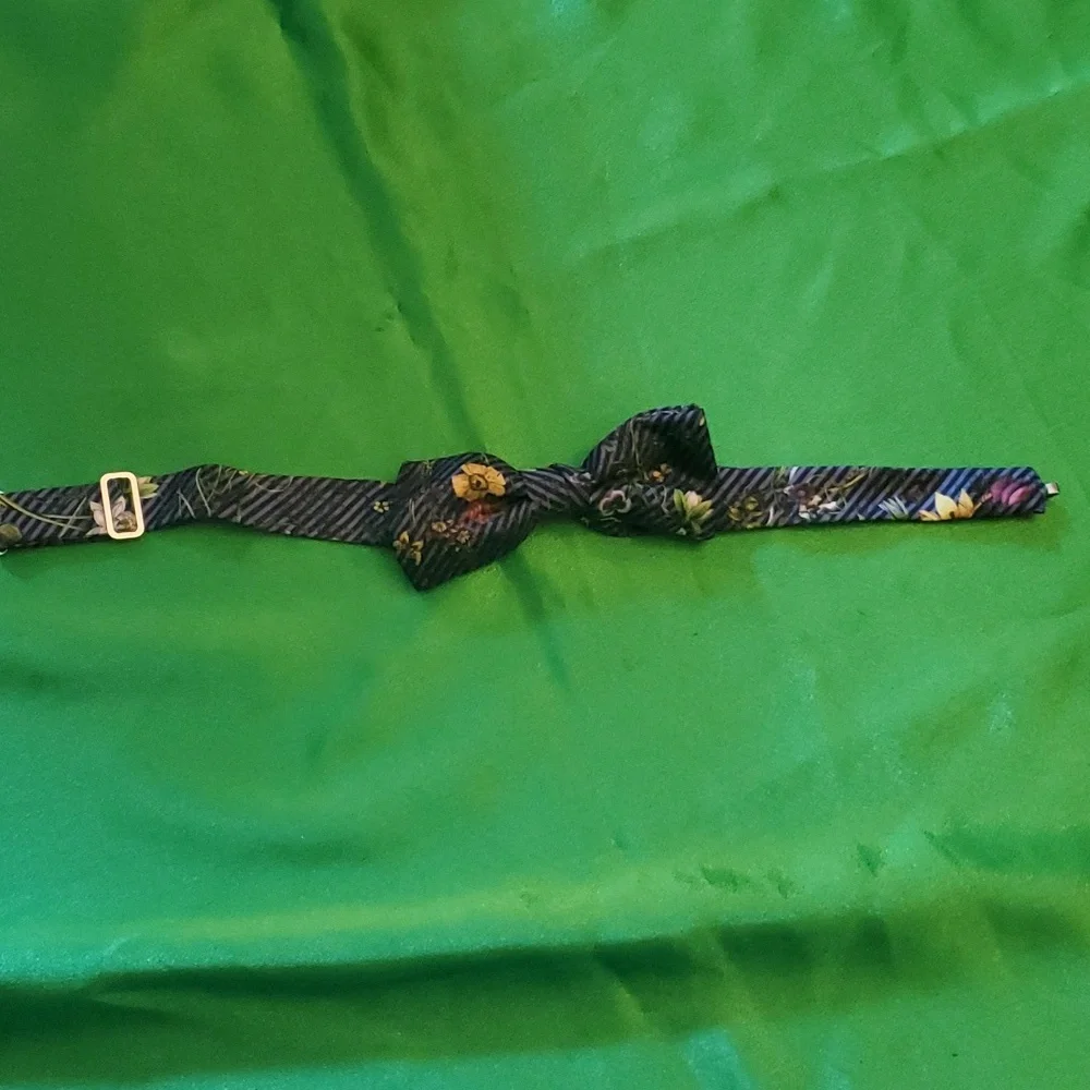 Boys Gucci Bow Tie